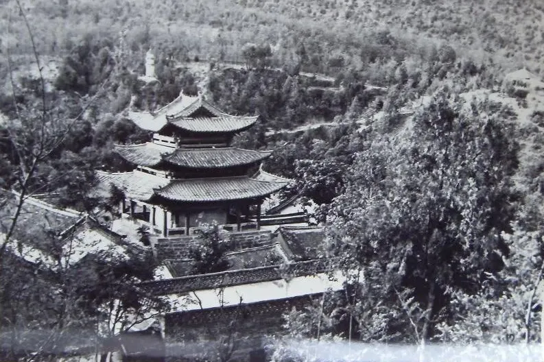 约1979年风穴寺悬钟阁，戚大林摄
