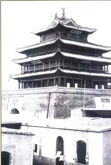 光岳楼与墙台、台下房屋旧影