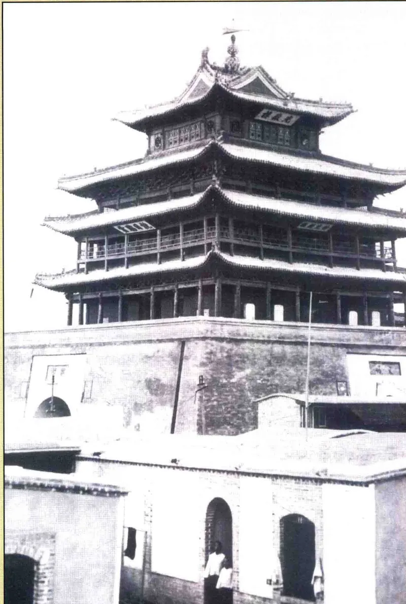 光岳楼与墙台、台下房屋旧影