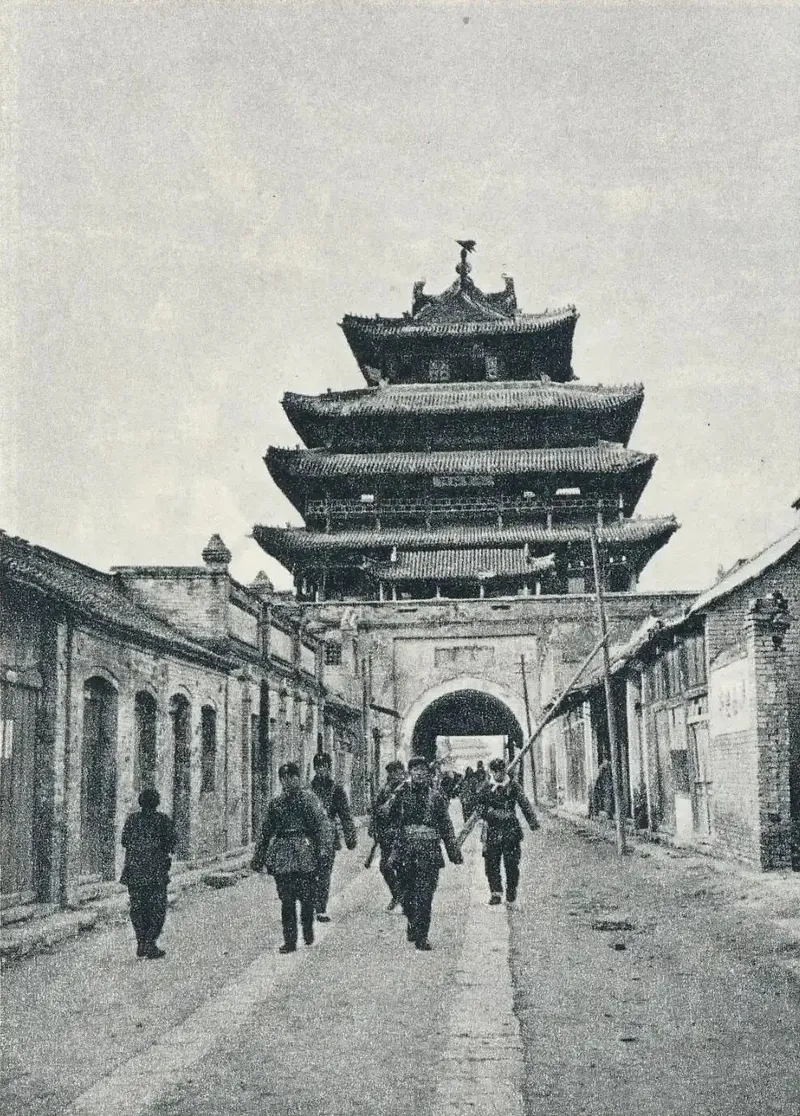 1947年从古楼东大街望光岳楼