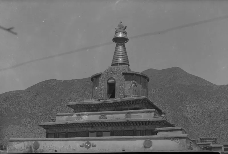 Harrison Forman于1932至1933年间拍摄的拉卜楞寺金塔上部
