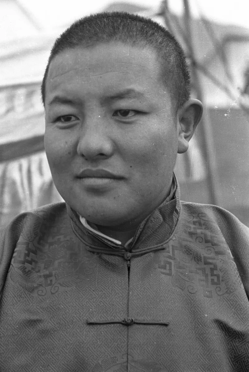 Harrison Forman于1937年拍摄的五世嘉木样·丹贝坚赞肖像