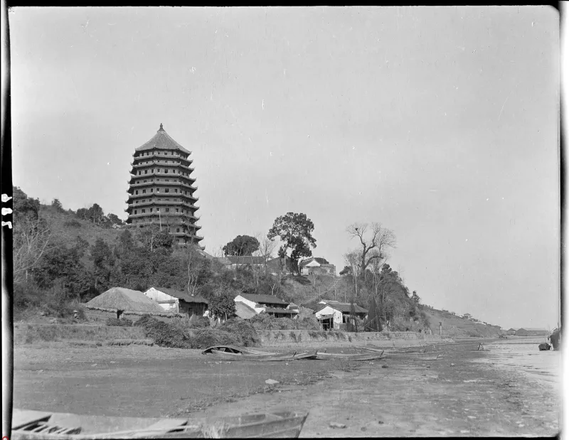 甘博摄影集第三辑:从岸边远望六和塔,1917至1919年