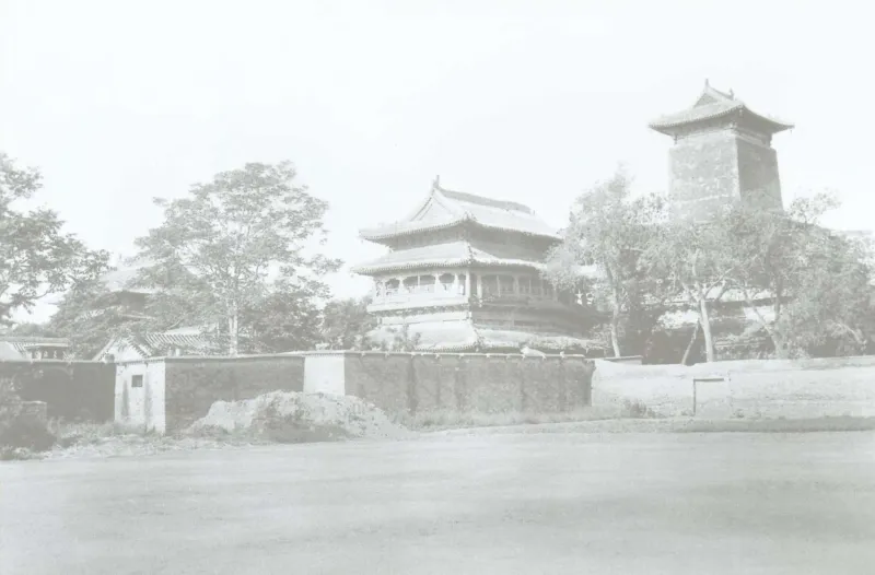 林洙编《中国古建筑图典》第一卷:梁思成等调查资料中的正定隆兴寺北面外观