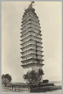 Les Trois Pagodes du Temple Chongsheng à Dali - pagoda may 4 1922