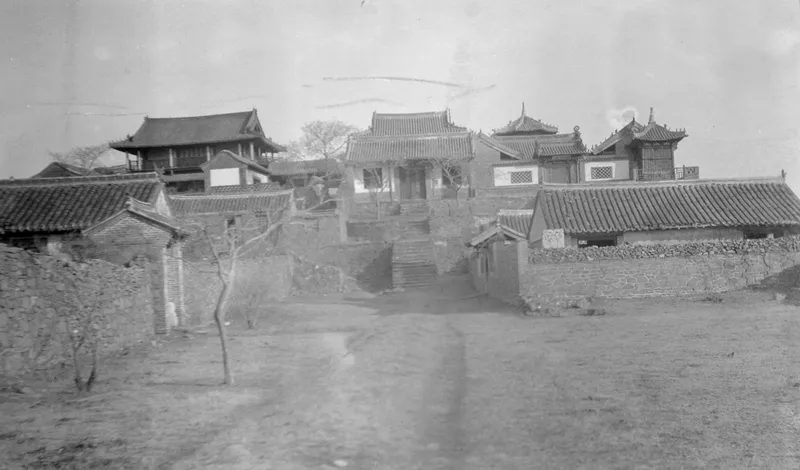 1906至1907年丹崖山院落建筑群正面近景
