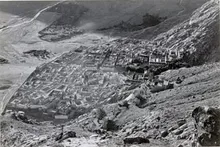 1936年10月25日从附近山坡俯拍的色拉寺建筑群
