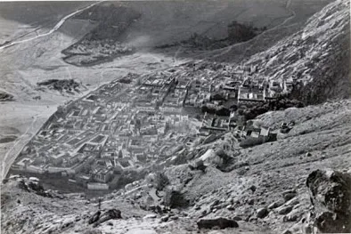 1936年10月25日从附近山坡俯拍的色拉寺建筑群