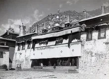 1936年10月18日色拉寺色拉杰札仓大经堂外观