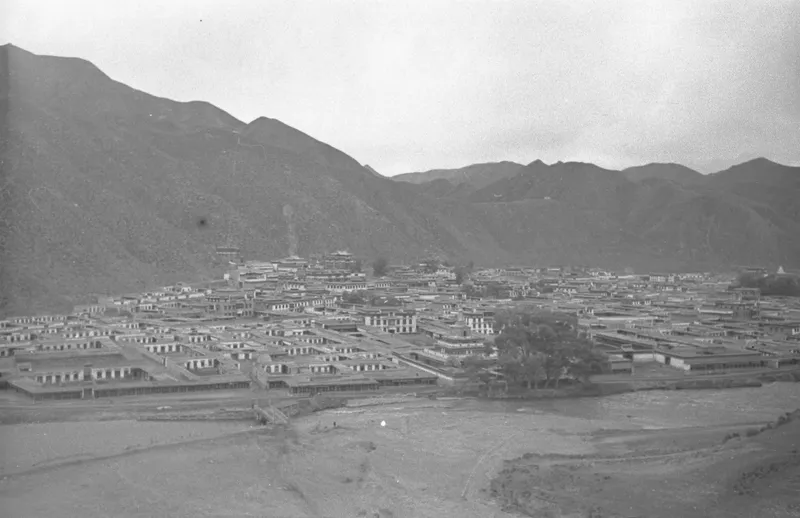 Harrison Forman于1936年拍摄的塔尔寺全景