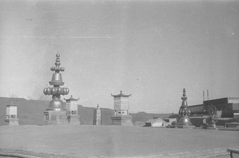 Harrison Forman于1936年拍摄的塔尔寺屋顶柱饰
