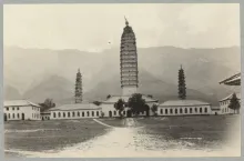Les Trois Pagodes du Temple Chongsheng à Dali - three pagodas may 4 1922