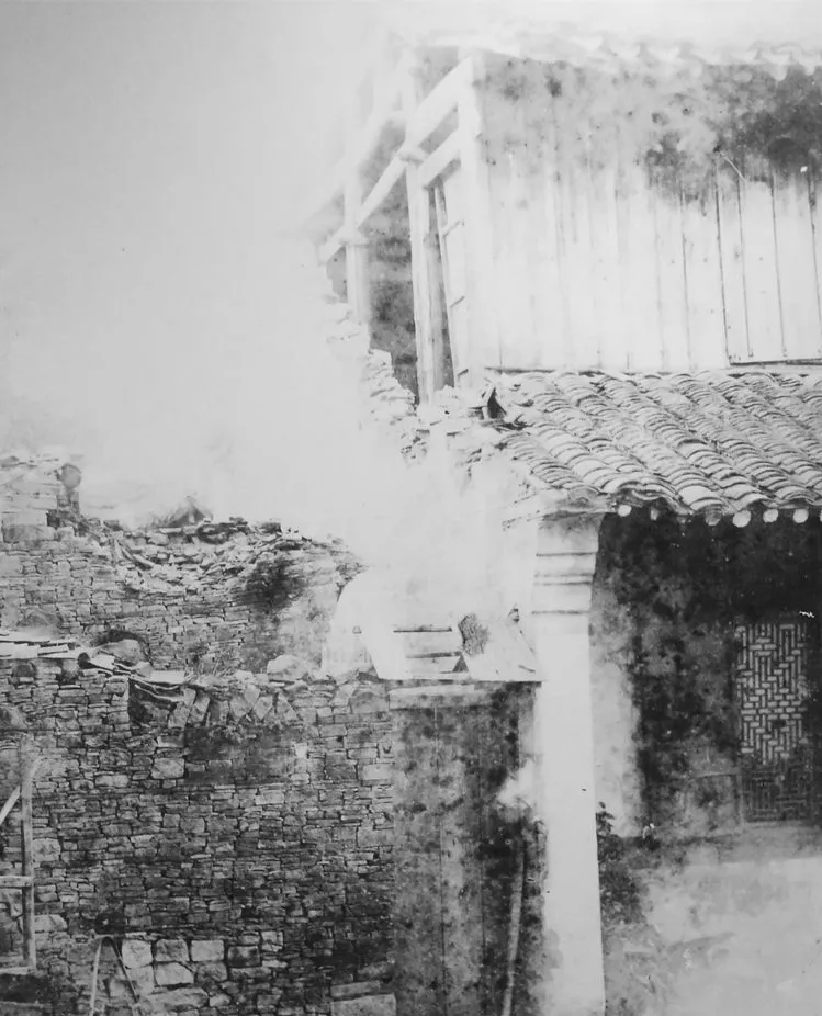 1933年9月台风后天一阁宝书楼东墙倾塌旧影