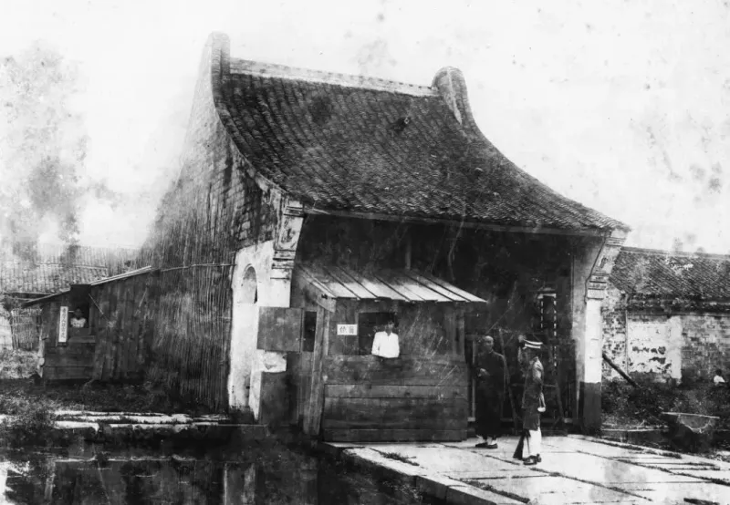 1934年重修天一阁时藏书暂存范氏诒谷堂旧影