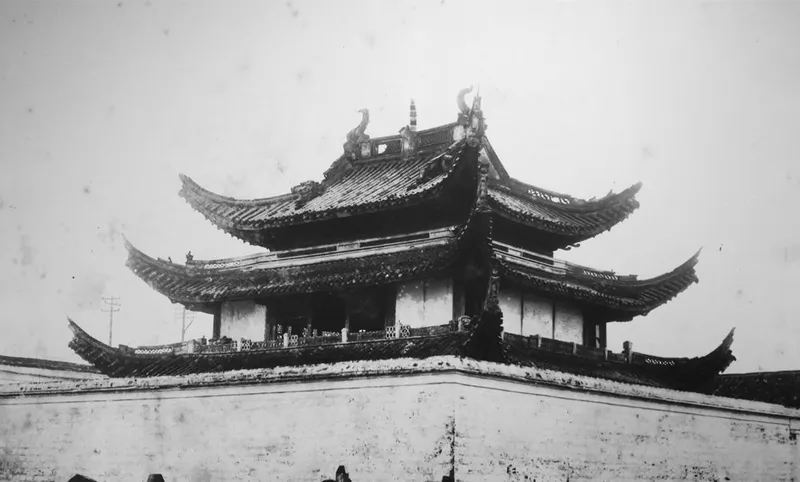 1934年迁建前位于宁波府学的尊经阁旧影