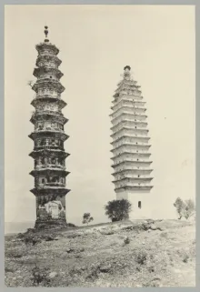 Les Trois Pagodes du Temple Chongsheng à Dali - two pagodas may 4 1922