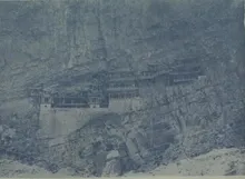 1937年《艺林月刊：游山专号》第九卷刊载的山西浑源悬空寺临崖建筑群旧影