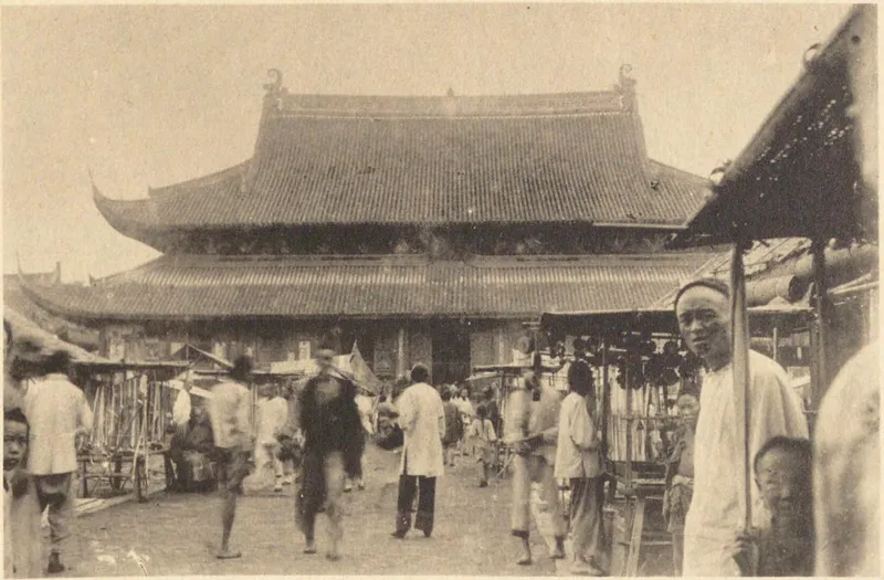 《中国文化史迹》第四辑所收元妙观大殿即三清殿与市集旧影