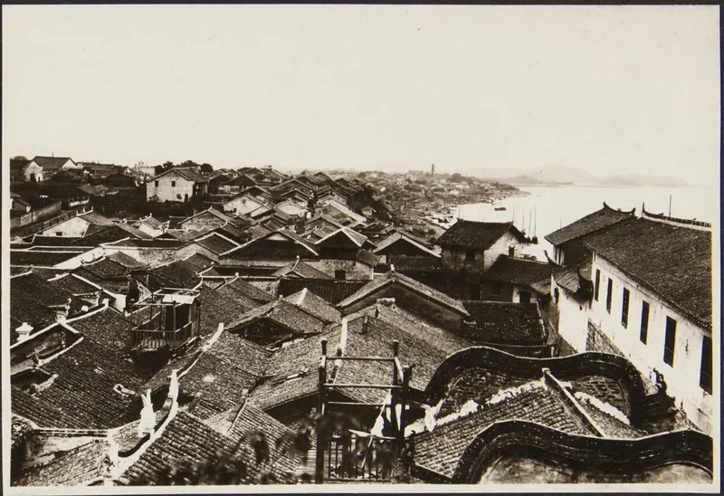 《亚东印画辑》第十册第163回：1938年2月岳州城与洞庭湖岸俯瞰