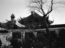 1913至1915年弗雷德里克·克拉普拍摄的上海豫园龙墙与园林建筑