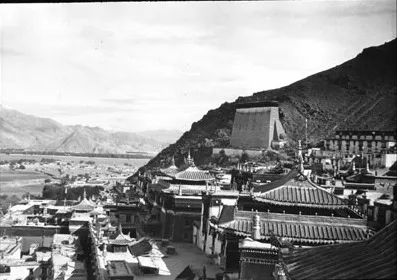 1948年扎什伦布寺建筑群与晒佛墙全景