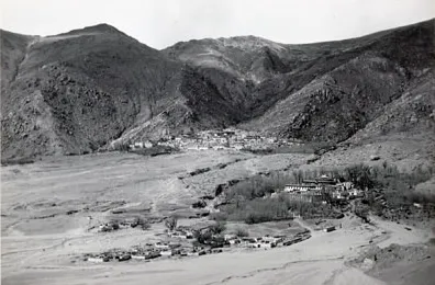 1936年哲蚌寺建筑群与乃琼寺全景